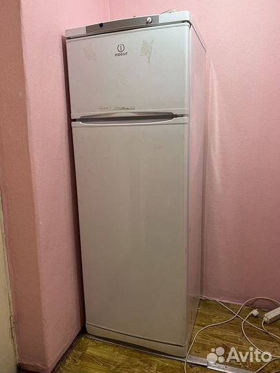 Холодильник indesit