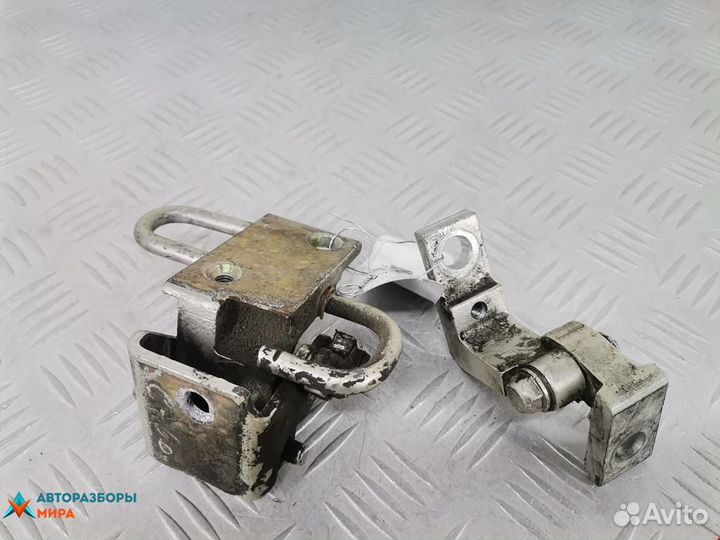 Петля двери Skoda Octavia (A4) рест. 2001