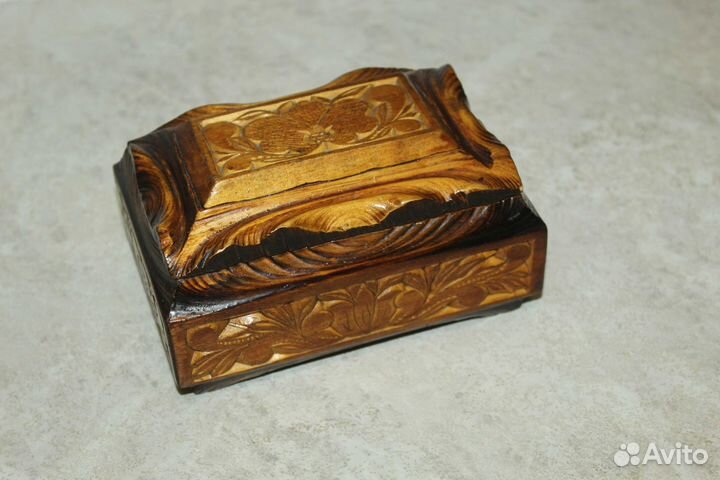 Шкатулка резная старинная
