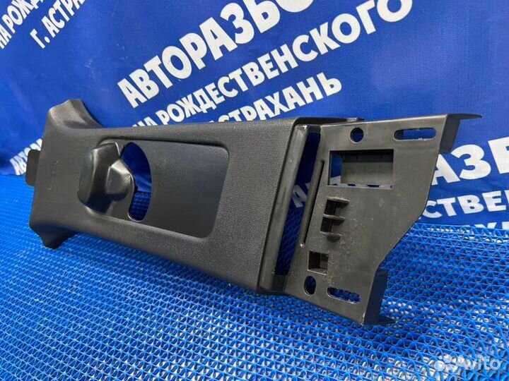 Обшивка средней стойки Ford Explorer внедорожник