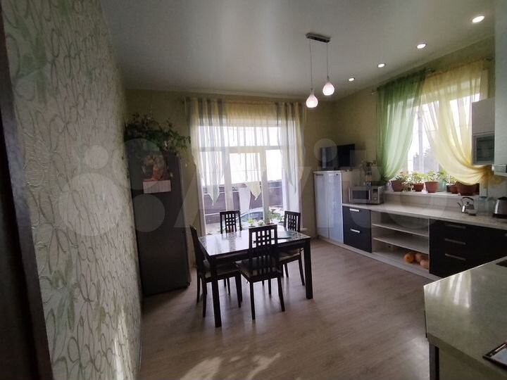 Дом 194,2 м² на участке 14 сот.