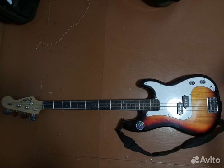 Бас гитара rocket