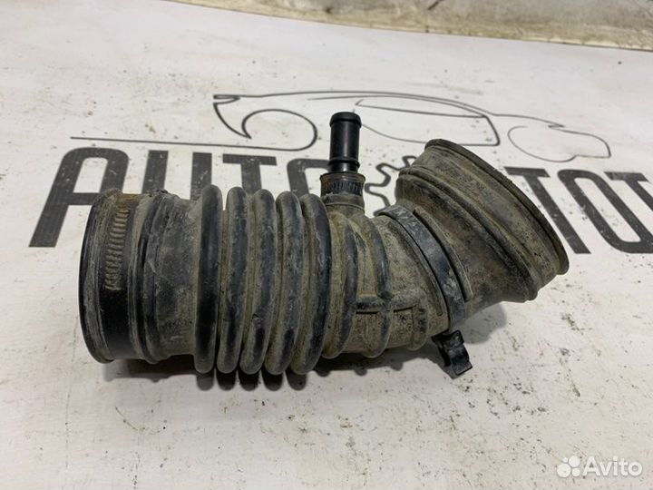 Патрубок воздушного фильтра Nissan X-Trail T30