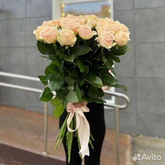 25 высоких кремовых роз 60 см