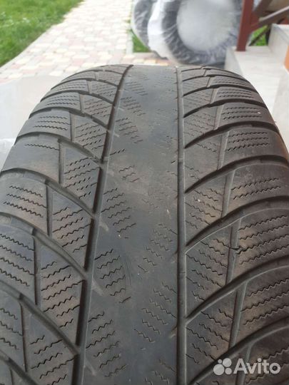 Bridgestone Blizzak LM-001 225/60 R18 104H