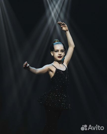 Костюм для гимнастики, чёрный лебедь