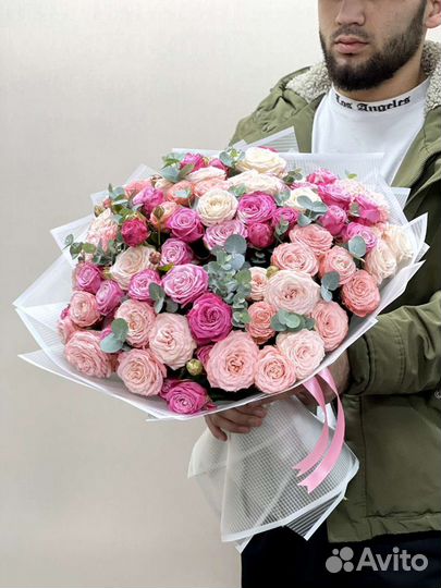 Букет из пионовидние розы