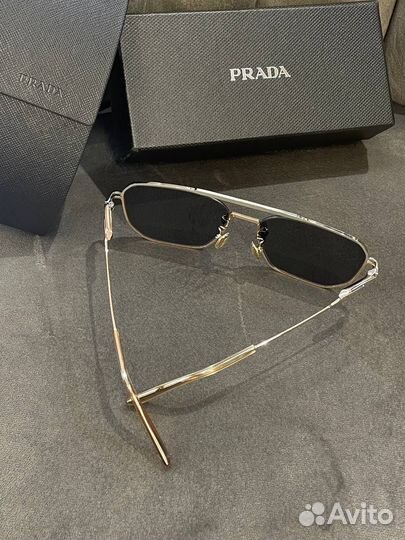 Очки Prada