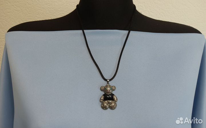 Кулон со стразами.Бижутерия