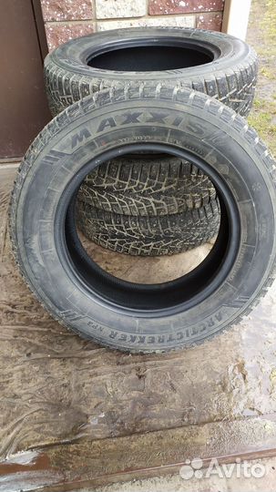 Maxxis ArcticTrekker NP3 215/65 R16 102T