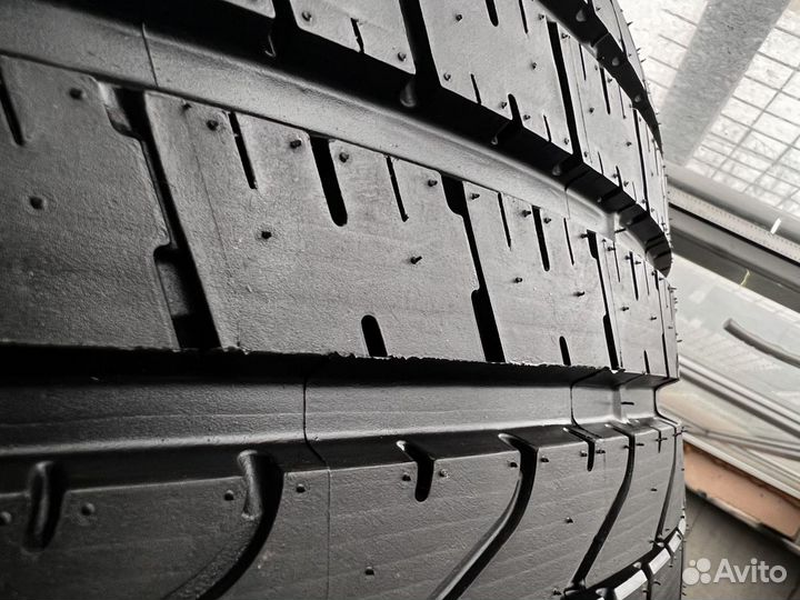 Pirelli P Zero 275/35 R20