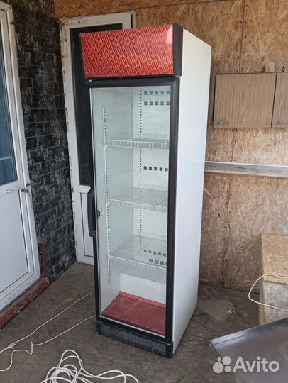 Витринный холодильник для напитков