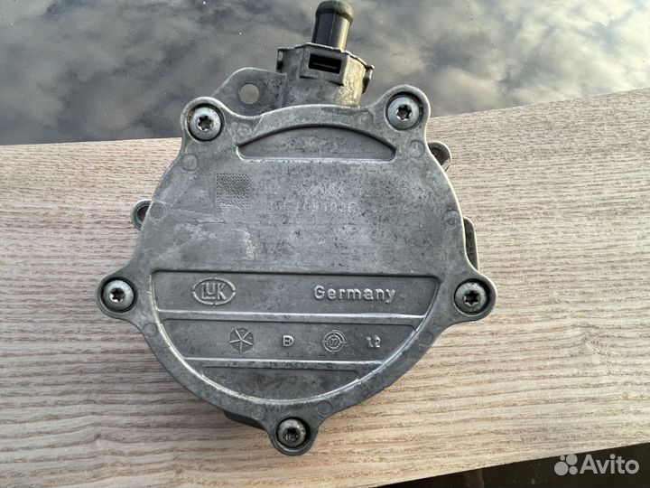 Вакумный насос audi 06E145100Е
