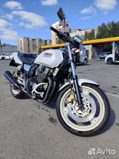 Yamaha XJR400