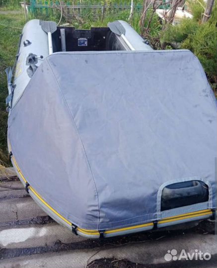 Лодочный мотор и лодка