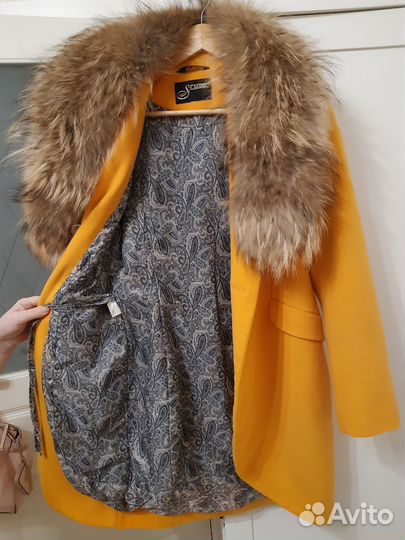 Пальто женское 44 с натуральным мехом