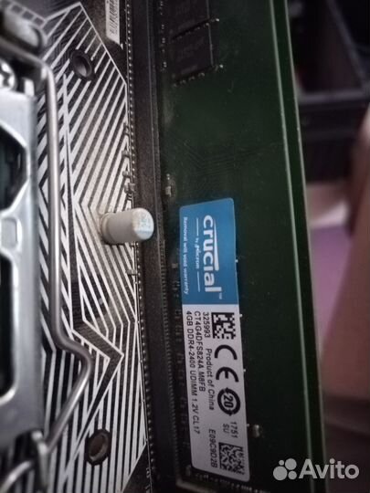 Материнская плата с процессором и памятью