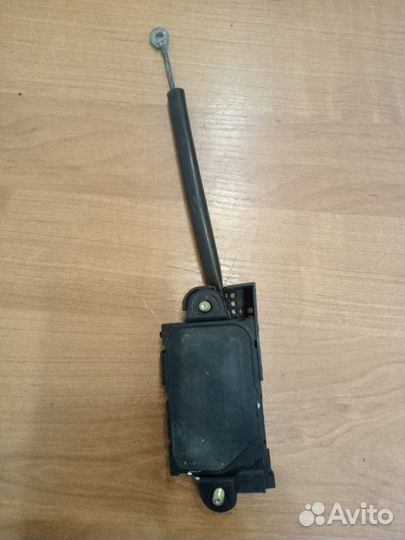 Активатор замка двери задний левый Hyundai Sonata