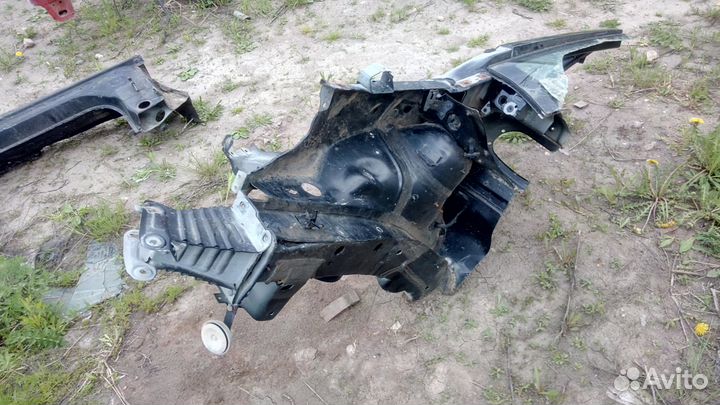 Лонжерон передний правый на Опель Зафира Б