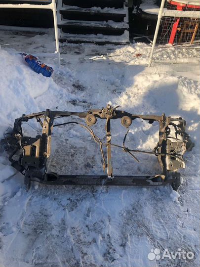 Рамка радиатора Toyota Avensis 2 T250