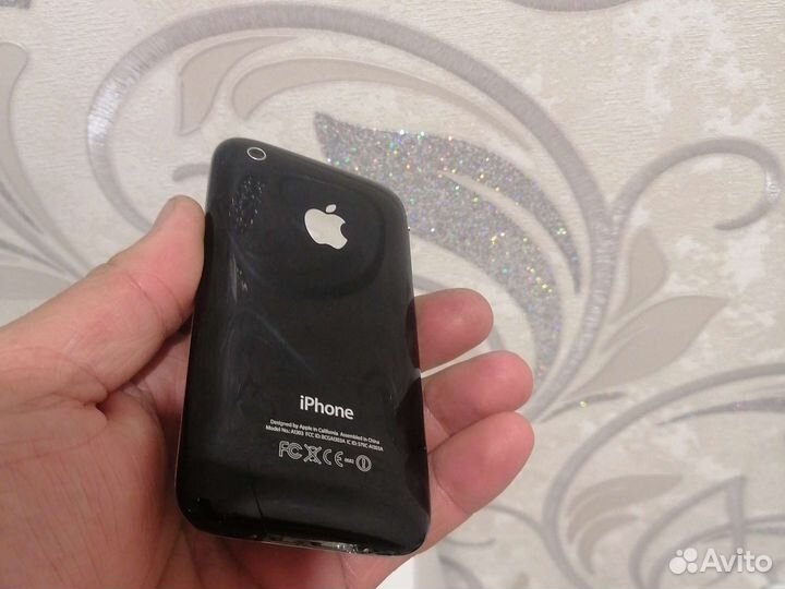 Телефон iPhone 3gs
