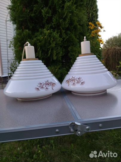 Две одинаковые люстры