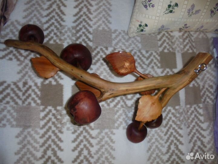 Инсталляция Ветка с яблоками можжевельник Крым