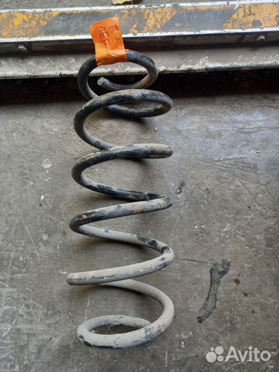 Пружина передняя VW Passat B5