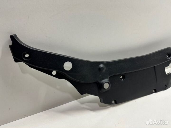 Накладка замка капота передняя Toyota Camry