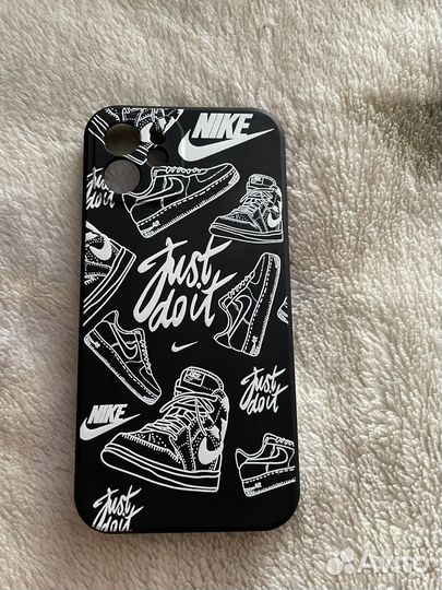 Чехол на iPhone 12