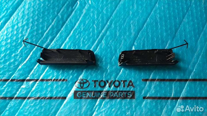 Заглушки крюка Рав 4 -5 черные верхние