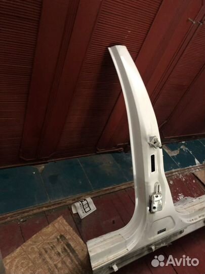 Стойка двери правая центральная с порогом Volkswag