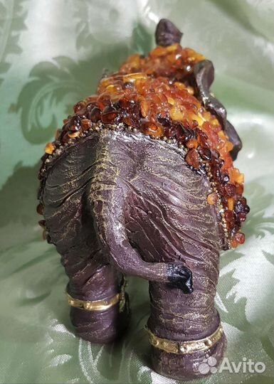 Статуэтка сувенирная слон с настоящим янтарем