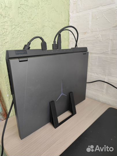 Подставка для ноутбука вертикального размещения