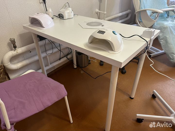 Маникюрный стол с вытяжкой