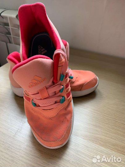 Кроссовки adidas