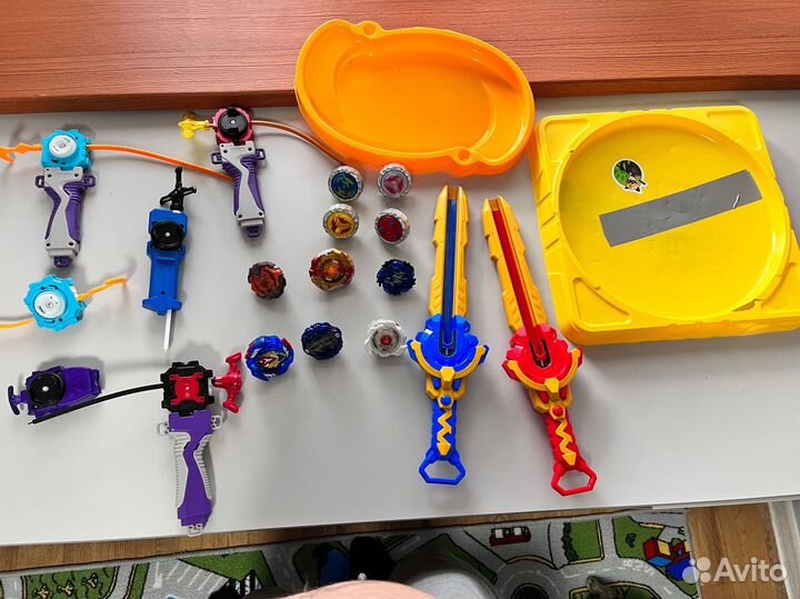 Beyblade бэйблэйд набор Б/у, 2 арены