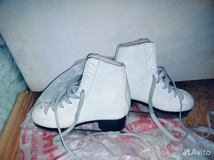 Коньки фигурные, 1200 торг