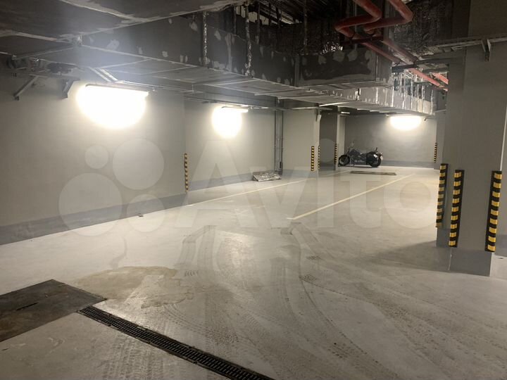 Машиноместо, > 30 м²