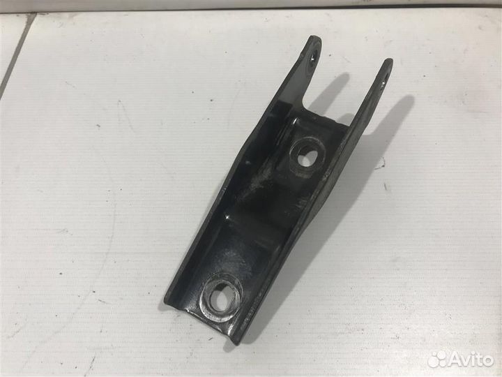 Кронштейн опоры двигателя Skoda Rapid