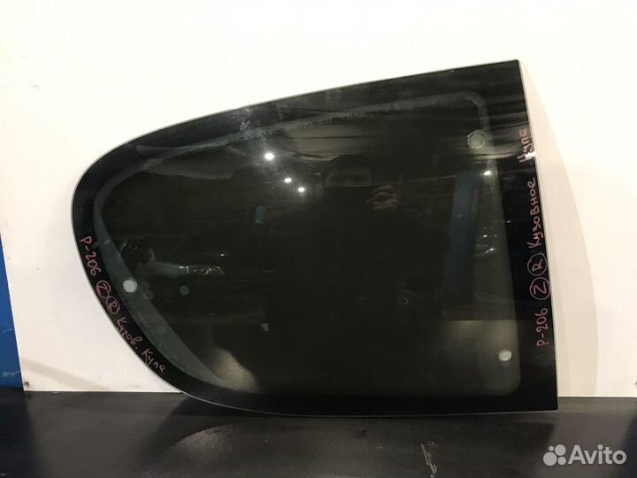 Стекло заднее правое Peugeot 206
