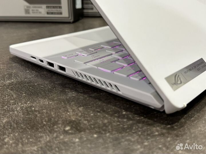 Asus Rog Zephyrus G14 R9-7840HS RTX 4060 32Gb