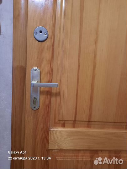 Дверь входная деревянная