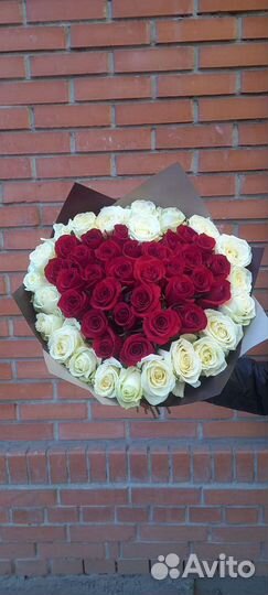 Букет-сердце из 51 розы, в форме сердца Омск