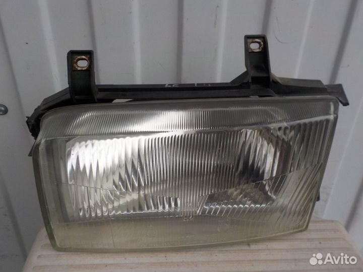 Фара левая на Volkswagen Transporter T4