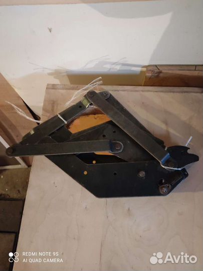 Подъемный механизм для дивана