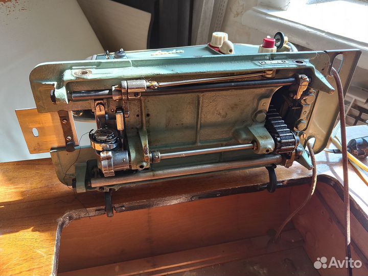 Швейная машина LADA ножная