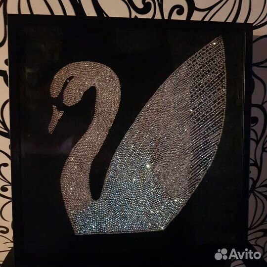 Картина Лебедь из страз Сваровски