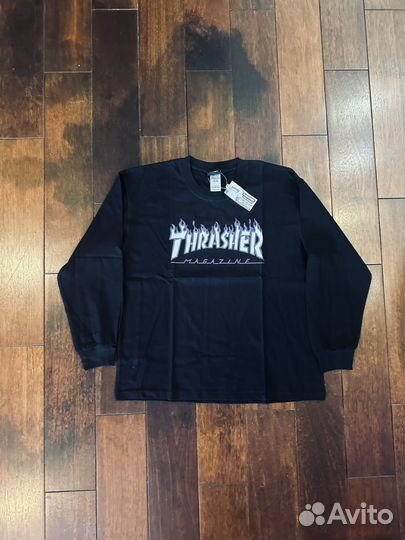 Thrasher sk8 лонгслив на руках