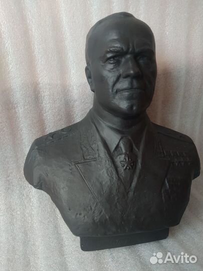 Бюст. Жуков